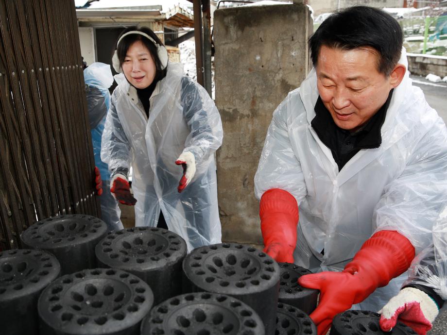 대전 서구, 따뜻한 겨울나기 사랑의 연탄 나눔 이미지