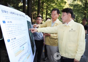 전문학 서구청장, 장태산 사회복지시설 이송로 확장 현장 점검