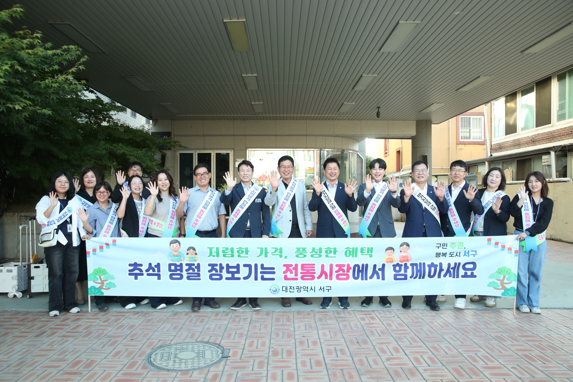전문학 서구청장, 도마큰시장 방문… 추석 민생 행보 이어가